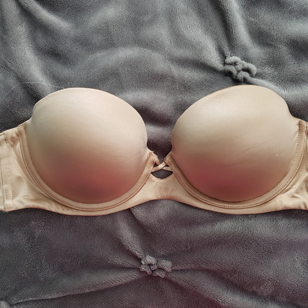 Very cute nude strapless bra 34C Comparable to VS